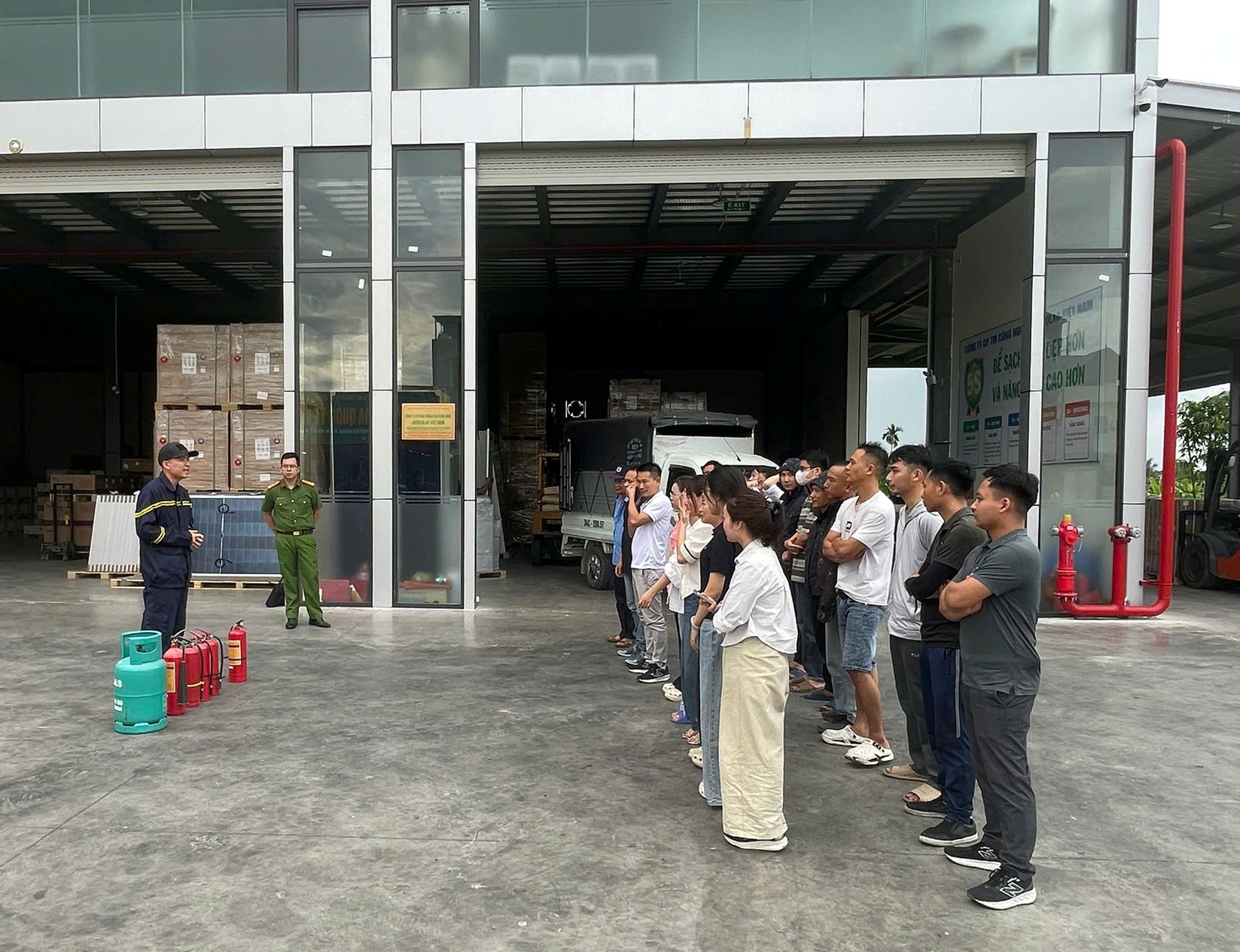 Tuyên truyền pháp luật về PCCC và CNCH cho Công ty Autosolar Việt Nam